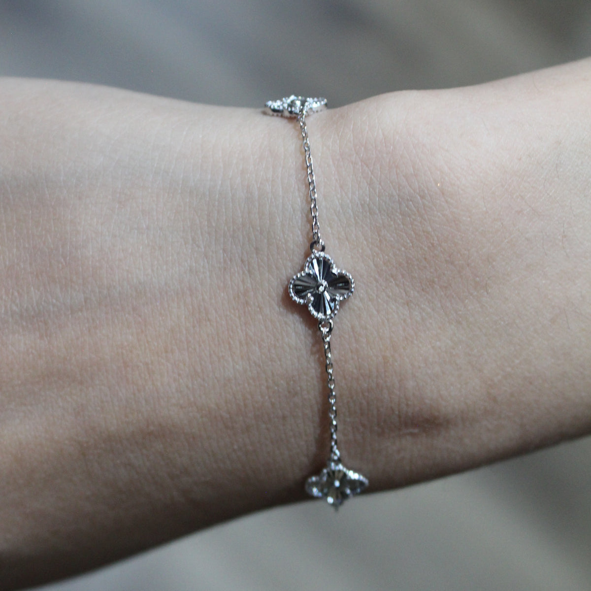 Alizia Simple 3 Small Clove Bracelet