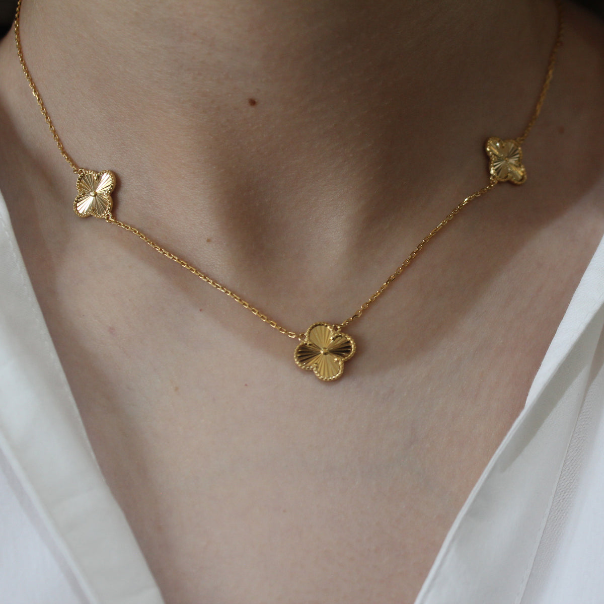 Alizia Single Shiny Clove Necklace