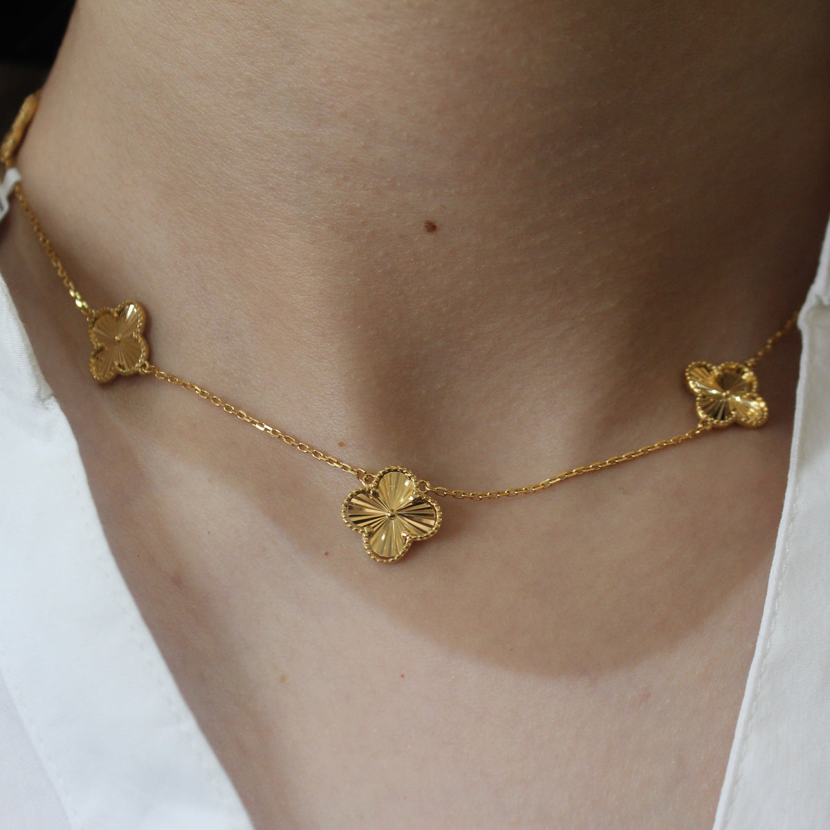 Alizia 5 Small Shiny Clove Necklace