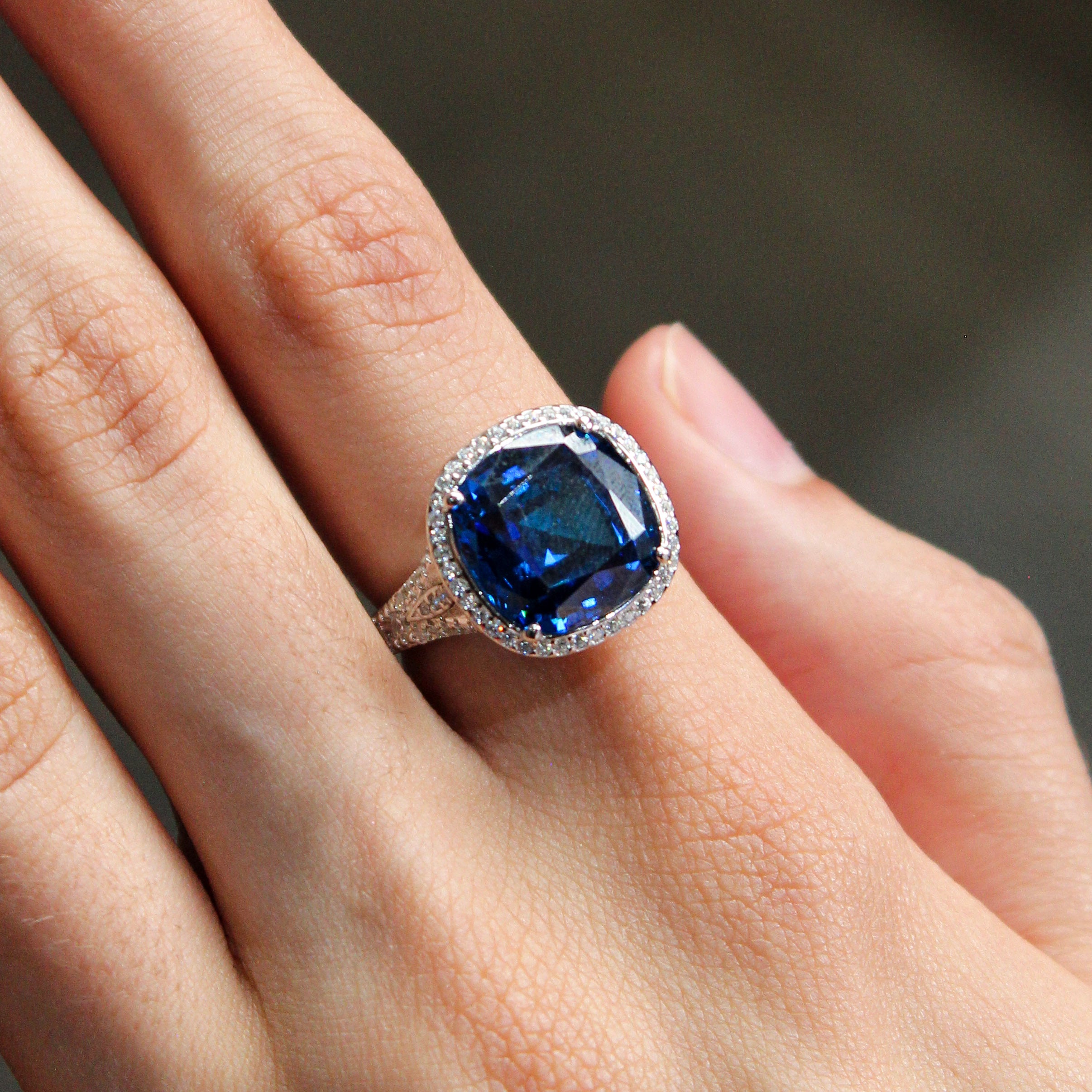 Alizia Cushion Cut Saphire Ring Size 6