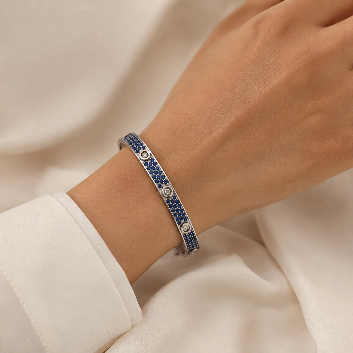 Alizia CC Love Bangle