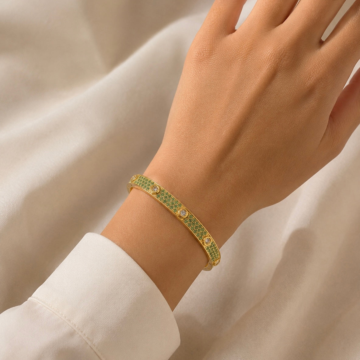 Alizia CC Love Bangle