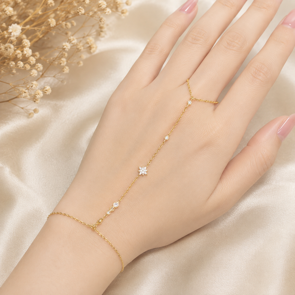 Alizia Stella Handchain